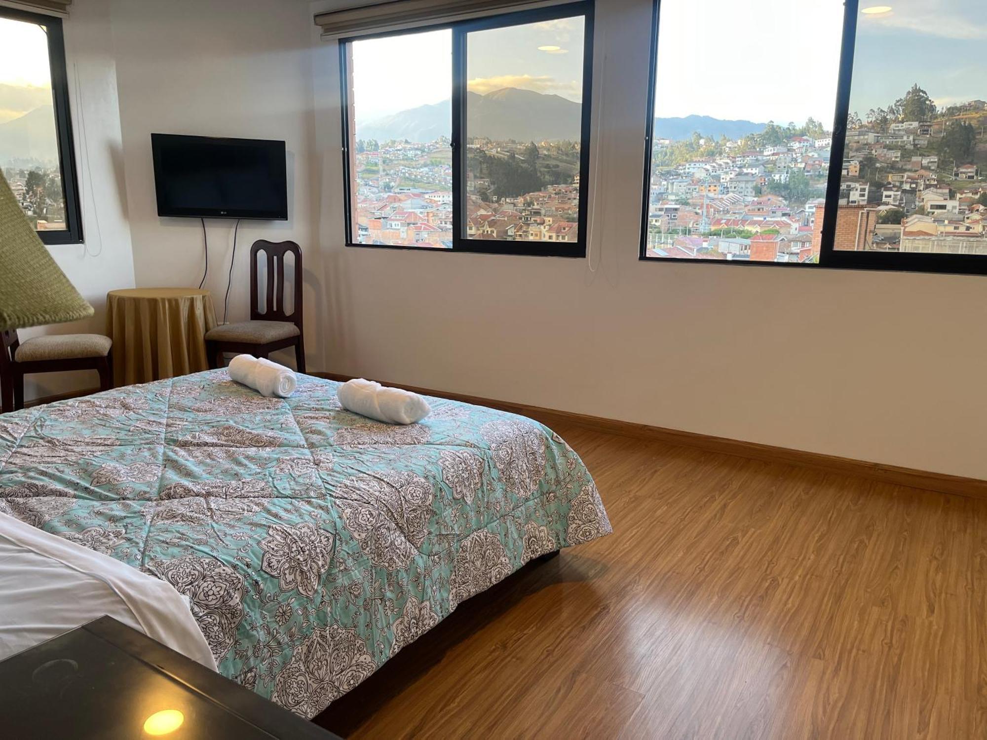 Enorme, 3 Habitaciones, Vista A Toda La Ciudad, Zona Exclusiva, Jacuzzi Cuenca Exterior photo